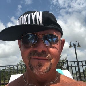 Meet your Posher, Thomas